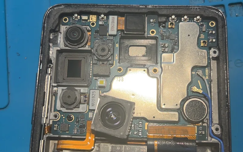 Samsung 手機相機故障檢測，拆機檢查相機模組與主機板